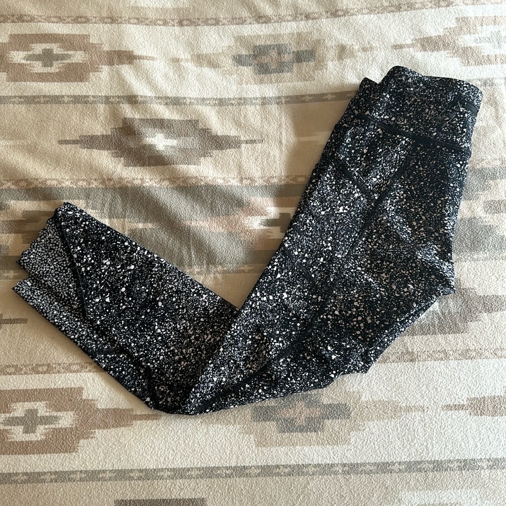 Lululemon black & white splatter leggings / Size 4